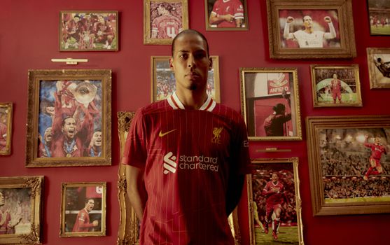 Megasalaris Virgil van Dijk bij Liverpool zorgt voor nieuw idee: 'De helft van de Premier League-spelers ging failliet'