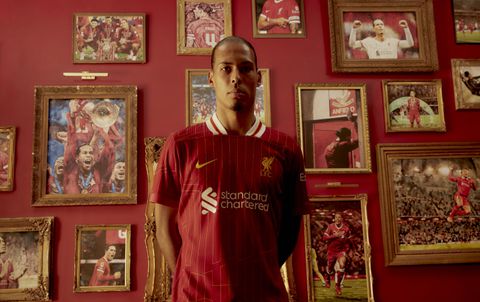 Megasalaris Virgil van Dijk bij Liverpool zorgt voor nieuw idee: 'De helft van de Premier League-spelers ging failliet'