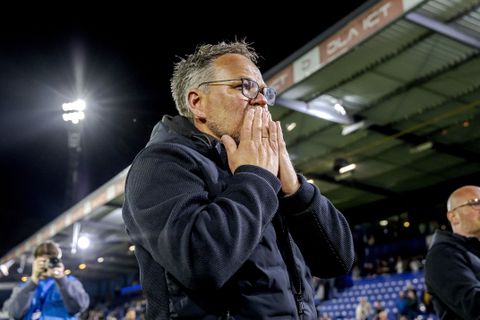 Iconische Cambuur-coach Henk de Jong houdt het niet droog na prachtig eerbetoon
