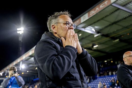 Iconische Cambuur-coach Henk de Jong houdt het niet droog na prachtig eerbetoon