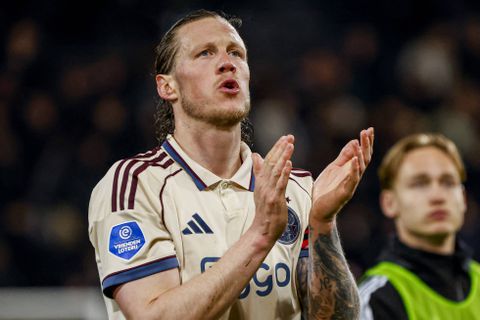 FC Twente-trainer over mogelijke komst van Wout Weghorst: 'Je hoort dat we veel ideale schoonzonen hebben'