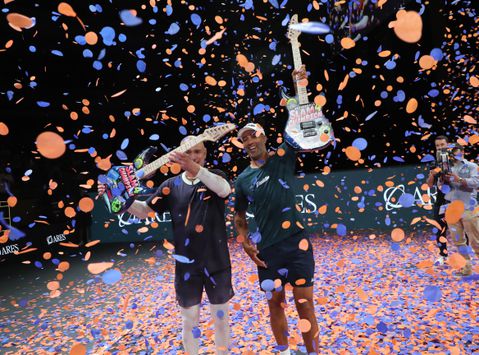Tennisicoon Andre Agassi (55) wint imposant bedrag in andere sport onder toeziend oog van vrouw Steffi Graf