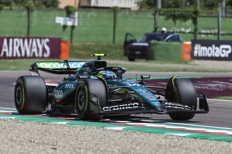 Fernando Alonso bezorgt Aston Martin veel werk met crash in laatste vrije training