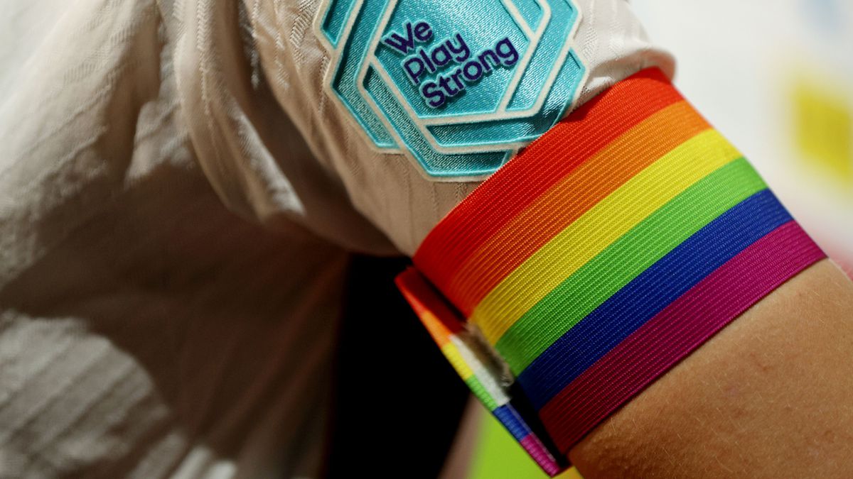 Totale stilte op coming-out day voor voetballers: 'Nu kruipen ze dieper de kast in'