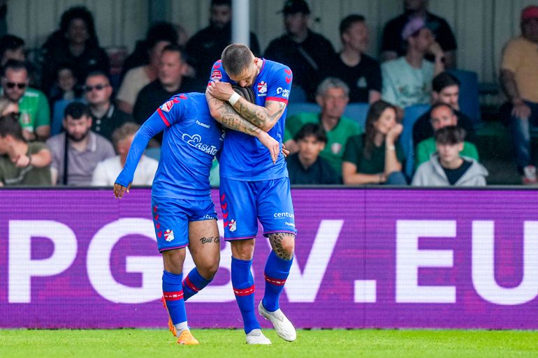 Emmen 180 minuten lang de mindere tegen Dordrecht, maar toch halve finalist play-offs