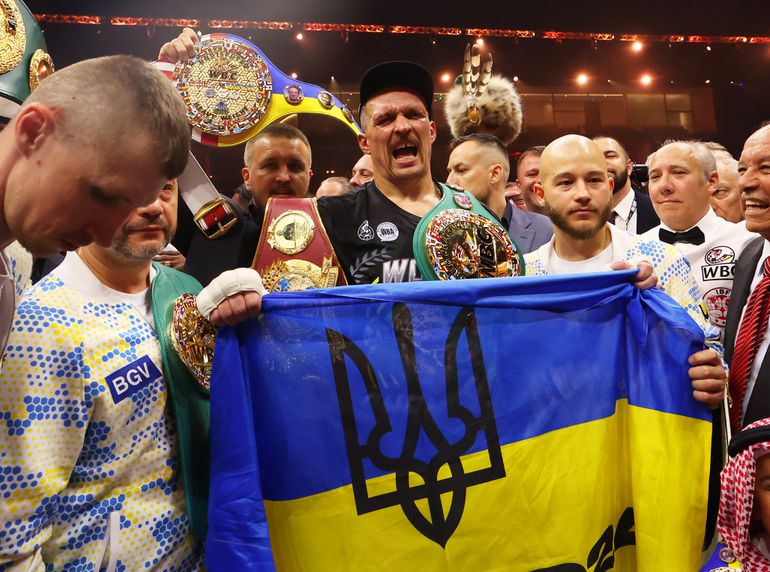 Oleksandr Usyk is onbetwist wereldkampioen zwaargewicht na grandioos boksgevecht met Tyson Fury