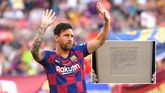 Lionel Messi bij FC Barcelona en het servet waarop zijn eerste contract werd geschreven. Getty Images