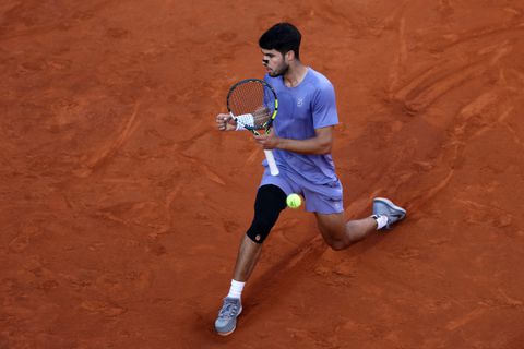 Carlos Alcaraz verslaat thuisfavoriet Jannik Sinner in Rome en wint Italian Open
