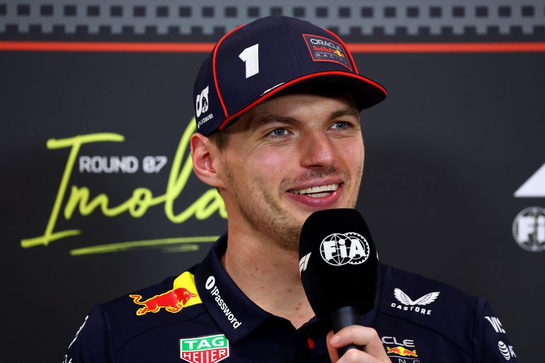 Genietende Max Verstappen haalt uit na landstitel voor PSV: 'Heeft hij zijn tissues al geraapt?'
