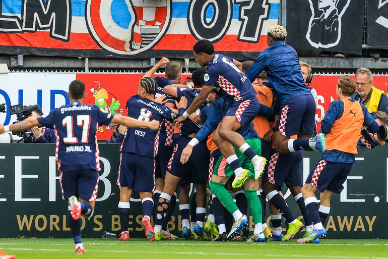 LIVE Eredivisie | PSV pakt virtuele koppositie terug in zinderende ontknoping om titelrace