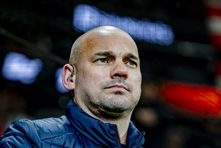 Wesley Sneijder deelt liefdesgeluk met nieuwe vriendin: 'Hou van jou'