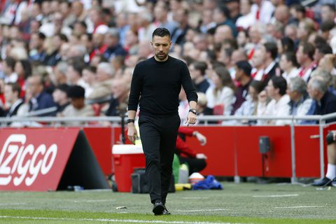 Huilende Ajax-trainer Francesco Farioli krijgt dringend advies: 'Dan heb je gewoon niet heel de wereld al meegemaakt'