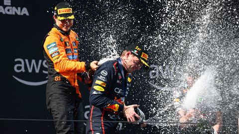 Dolgelukkige Max Verstappen wint tegen de verwachtingen in: 'Ik geniet hier echt van'