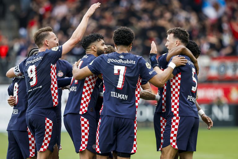 LIVE Eredivisie | PSV en Ajax zorgen voor zinderende ontknoping met twee goals in twee seconden