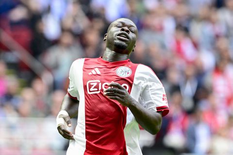 Drama voor winnend Ajax compleet: grote verslagenheid in Amsterdam na mislopen titel