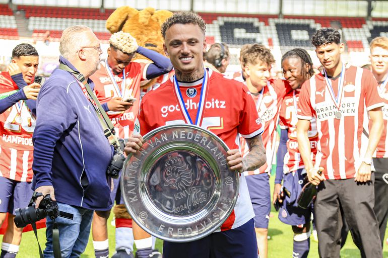 Dringend advies voor 'rasentertainer' Noa Lang na kampioenschap PSV: 'Iedereen ziet dat hij bepalend kan zijn'
