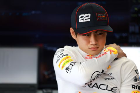 Gevolgen voor zwaar gecrashte Yuki Tsunoda duidelijk: teamgenoot Max Verstappen krijgt 'straf'