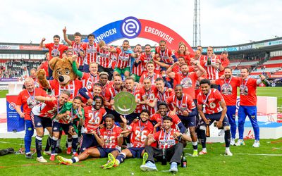 'Rommelig' seizoen van kampioen PSV vergeleken met topdarter Michael van Gerwen: 'Onverklaarbaar'