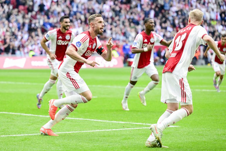 LIVE Eredivisie | PSV grijpt virtuele koppositie terug in zinderende ontknoping om titelrace