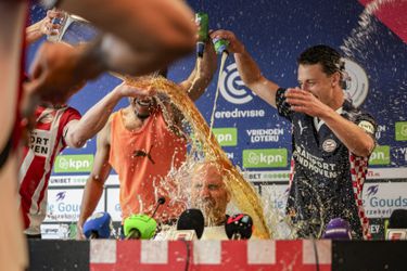 Peter Bosz bewierrookt en vergeleken met Cruijff door collega: 'De ploeg die koos voor aanvallen heeft gewonnen'