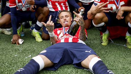 PSV-kampioen Noa Lang deelt reden waarom moeder ontbreekt op titelfeest