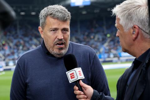 Valentijn Driessen fileert alles en iedereen bij 'belachelijk' Ajax: 'Trainer Oscar Garcia is een ramp'