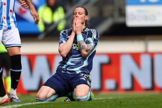 'Bizar verhaal' rond geplaagd Ajax zorgt voor ongeloof: 'Dit maakt het extra gênant'