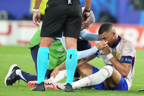 Didier Deschamps verwacht neusoperatie Kylian Mbappé: 'Houden het nauwlettend in de gaten'