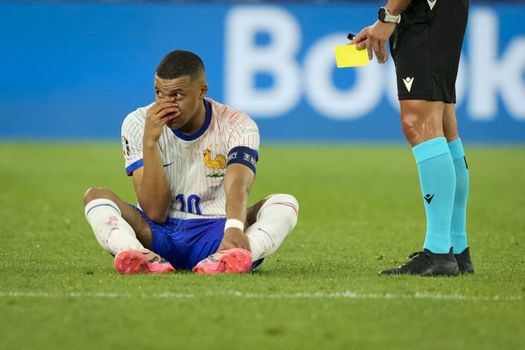 Spelers Nederlands elftal over meedoen Kylian Mbappé, mét gebroken neus: 'Dat is niet prettig voetballen'