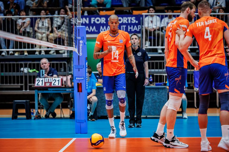 'Onze kansen zijn nu nóg kleiner': Nederlandse volleyballers teleurgesteld na nieuwe nederlaag