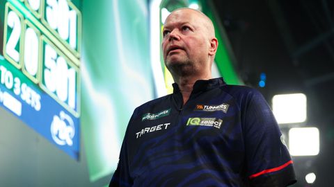 Topdarter Raymond van Barneveld neemt na een half jaar eindelijk revanche voor WK-deceptie