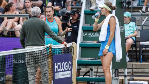 Toptennisster Aryna Sabalenka protesteert tegen opvallende beslissing: 'Ik heb daar net twee games gespeeld!'