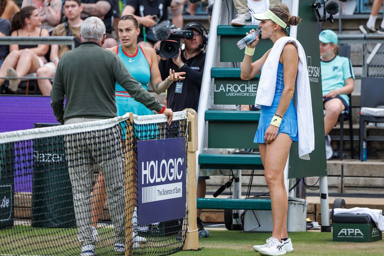 Toptennisster Aryna Sabalenka protesteert tegen opvallende beslissing: 'Ik heb daar net twee games gespeeld!'