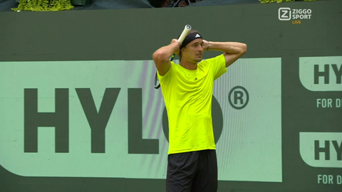Plotselinge paniek bij wedstrijd toptennisser Alexander Zverev: zorgelijke blikken richting tribunes
