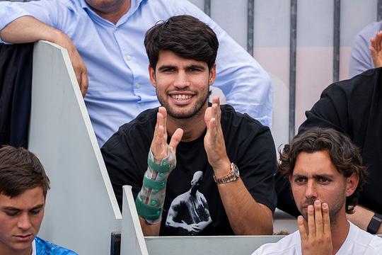 Toptennisser Carlos Alcaraz geeft inkijkje in rentree na zware blessure: Spanjaard valt op met opmerkelijke oefening