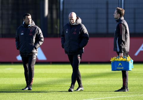 Feyenoord duidelijk over invloed Arne Slot bij terugkeer Giovanni van Bronckhorst: 'Daar kijken we nu naar'
