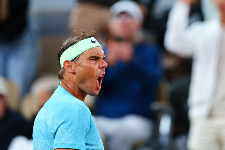 Rafael Nadal knokt zich op fabelachtige wijze naar kwartfinale, valpartij laat Spaanse tennislegende schrikken