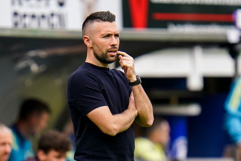 Dit is Francesco Farioli: opvallende coach en filosoof bij Ajax loopt titel mis en vertrekt na één jaar uit Amsterdam