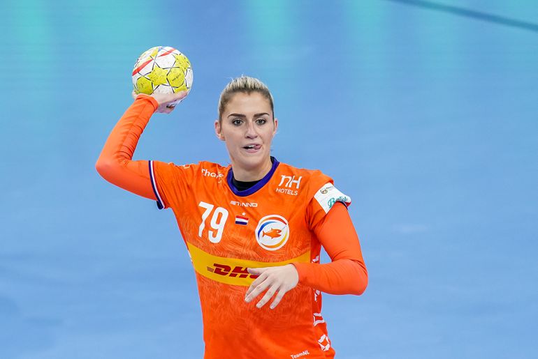 Estavana Polman straalt als vanouds: handbalster neemt Oranje met twee oudgedienden op sleeptouw