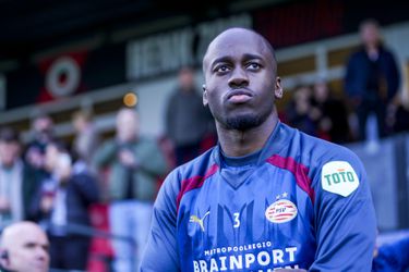 Jordan Teze wil vlammen en denkt niet aan vertrek bij PSV: ‘Weet dat ik nog eenjarig contract heb'