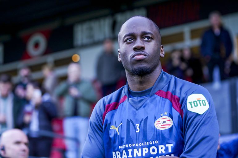 Jordan Teze wil vlammen en denkt niet aan vertrek bij PSV: ‘Weet dat ik nog eenjarig contract heb'