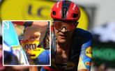 Jasper Styuven deelde een zak M&M's uit tijdens de Tour de France. ©Getty Images, beeldbewerking Sportnieuws.nl.