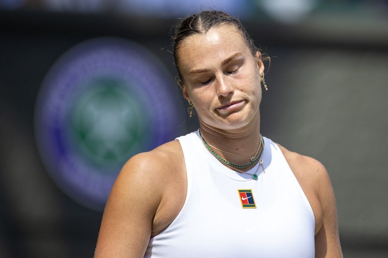Toptennisster Aryna Sabalenka maakt Novak Djokovic bang: 'Het gaat mis in mijn buik!'