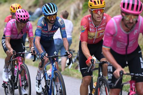 LIVE Tour de France | vijf aanvallers grijpen hun kans na pech voor Thymen Arensman