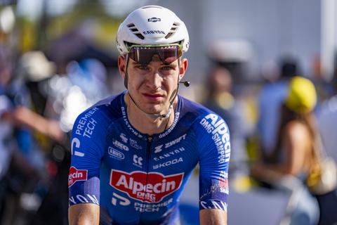 Harde klap voor Mathieu van der Poel en kopman Jasper Philipsen in Tour de France