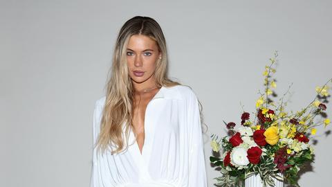 Opmerkelijke aanvulling van Jutta Leerdam op glamoureuze outfit: 'Deze is van mijn moeder'