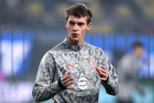 Zoon (19) van voetballegende keert terug naar Nederland in moeilijke periode: 'Hij krijgt de kans'