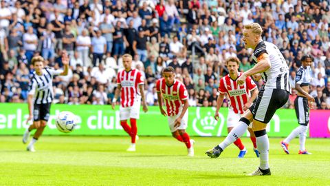 Fredrik Oppegard geeft weer een penalty weg: Heracles al vroeg op voorsprong tegen PSV