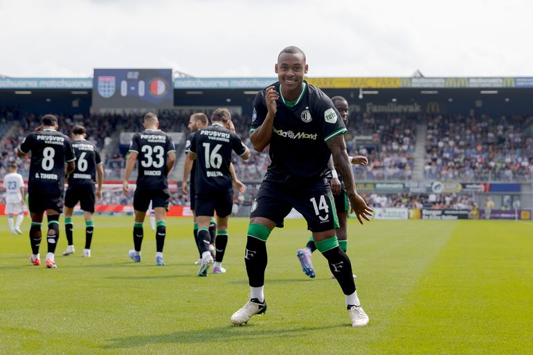 Brian Priske doet tactische omzetting en ziet Feyenoord over PEC Zwolle heen walsen