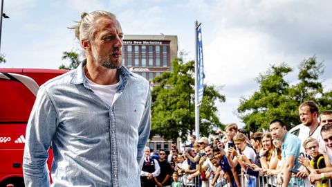 Francesco Farioli wisselt weer flink: liefst acht wijzigingen bij Ajax voor wedstrijd tegen NAC